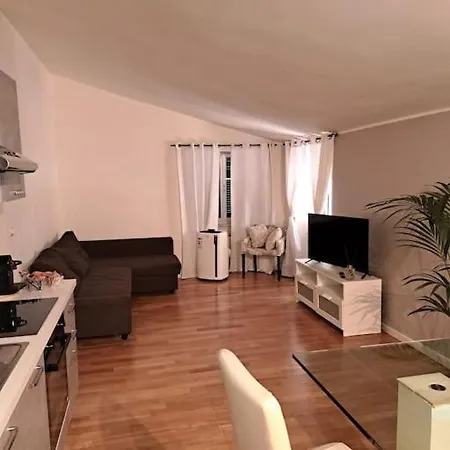 Apartment La Mansarda Di Ale